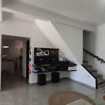 Casa Com Piscina E Churrasqueira