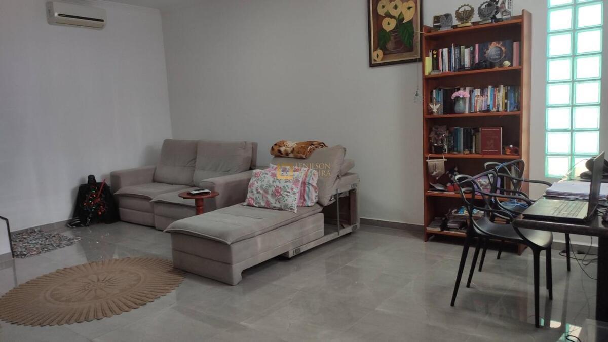 Casa Com Piscina E Churrasqueira